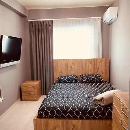 Dublex 3bedroom In Center Kyrenia 200meter To Sea & Swimming *