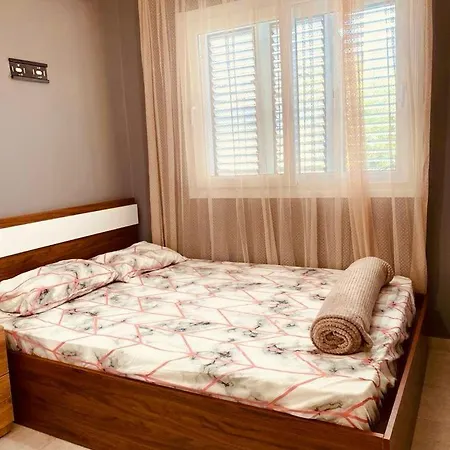 Dublex 3bedroom In Center Kyrenia 200meter To Sea & Swimming Villa *
