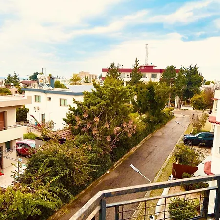וילה Dublex 3bedroom In Center Kyrenia 200meter To Sea & Swimming קיירניה